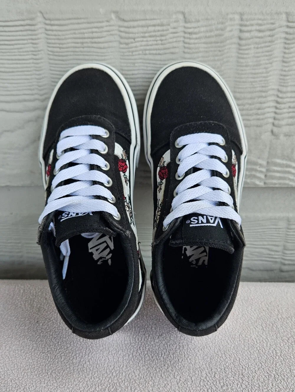Vans Ward Child SZ 12 Missy Black Rose Floral Canvas Skate Shoe Sneakers 500714